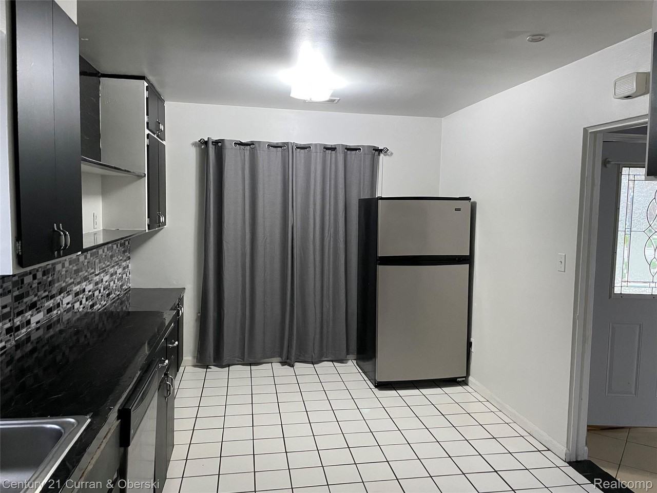 7427 Drexel St - Photo 6 of 11