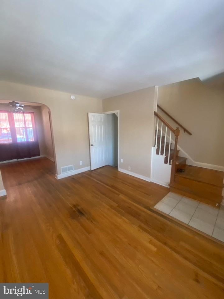 518 Chalcot Sq - Photo 6 of 17