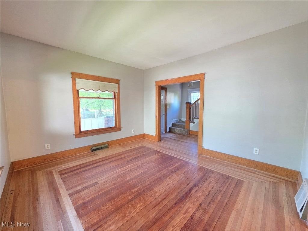 1116 Adelaide Ave Se - Photo 5 of 19