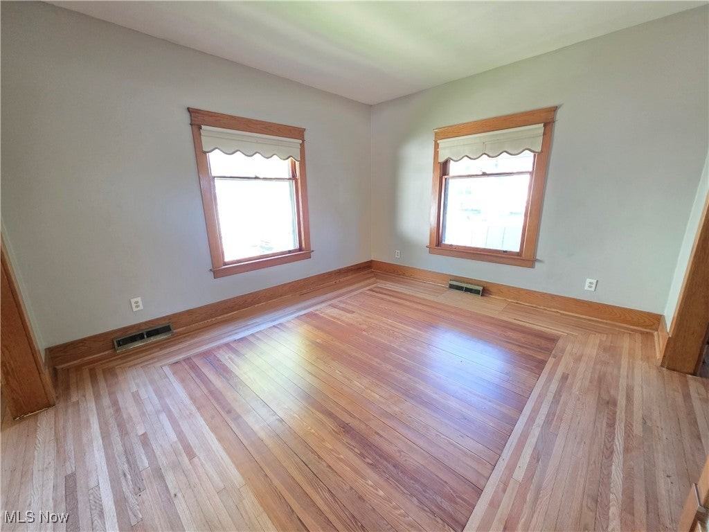 1116 Adelaide Ave Se - Photo 6 of 19