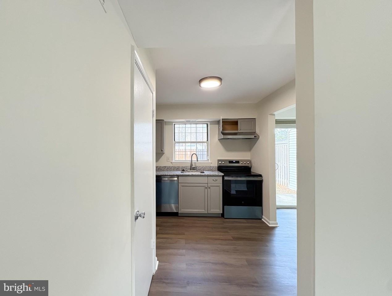 1021 Saint Michaels Dr - Photo 3 of 10