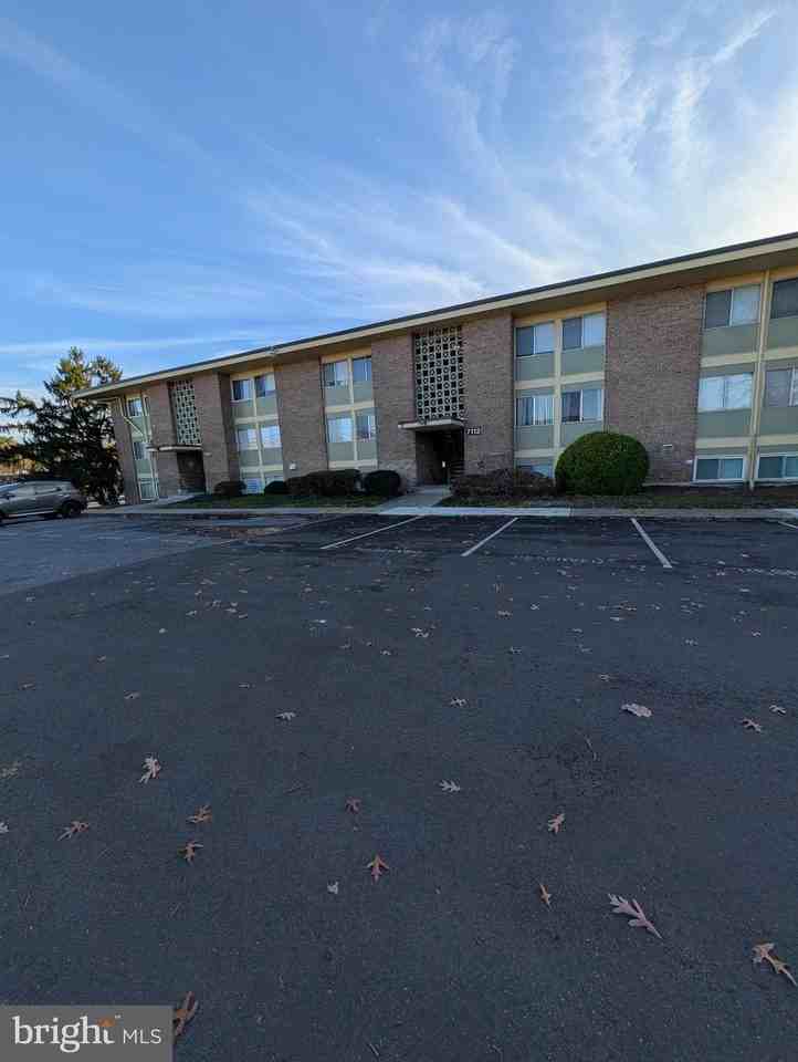 7112 Donnell Pl Apt C3 #C3 - Photo 2 of 15