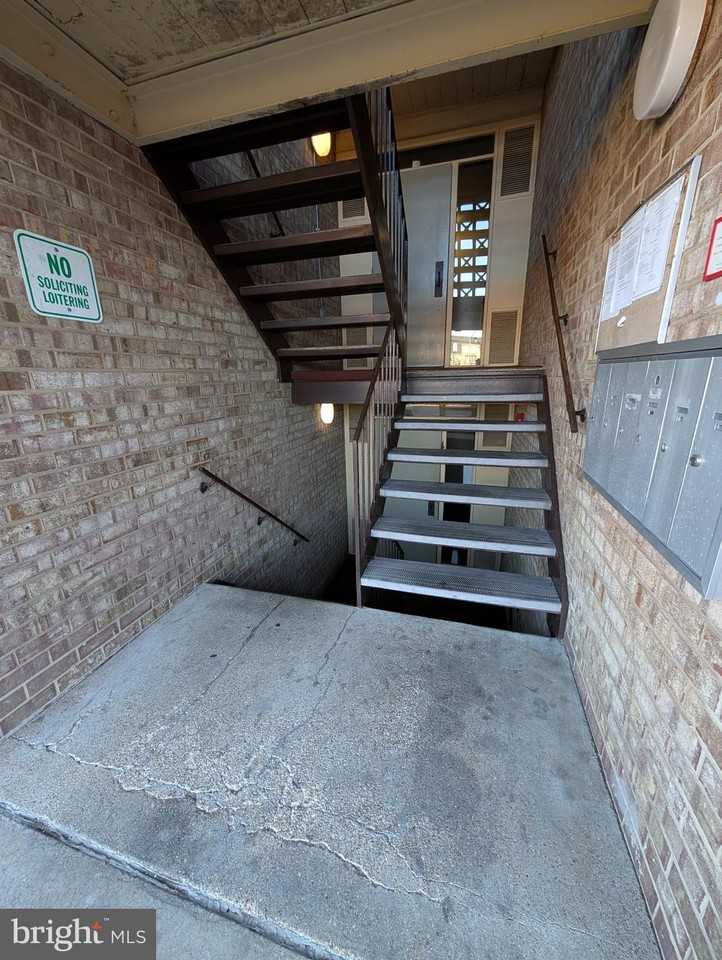 7112 Donnell Pl Apt C3 #C3 - Photo 3 of 15