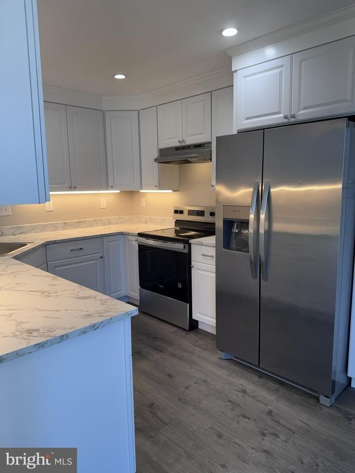 22070 Caravel Ct - Photo 3 of 17