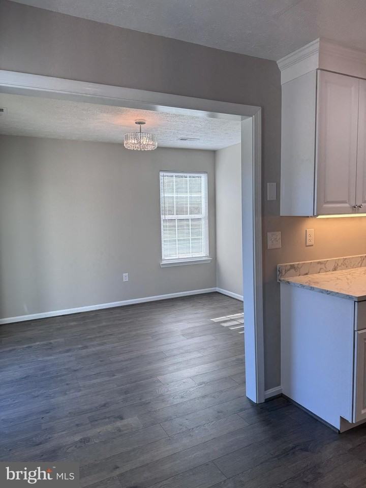 22070 Caravel Ct - Photo 4 of 17