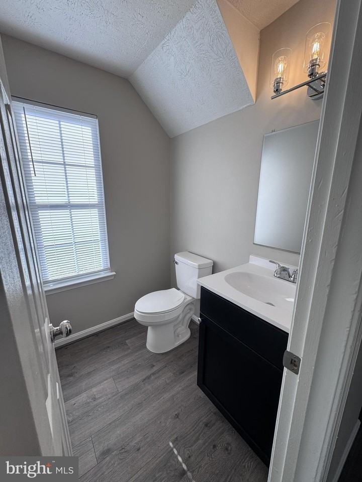 22070 Caravel Ct - Photo 5 of 17