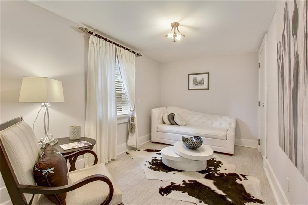 932 Jackson Ave ##4 - Photo 2 of 9