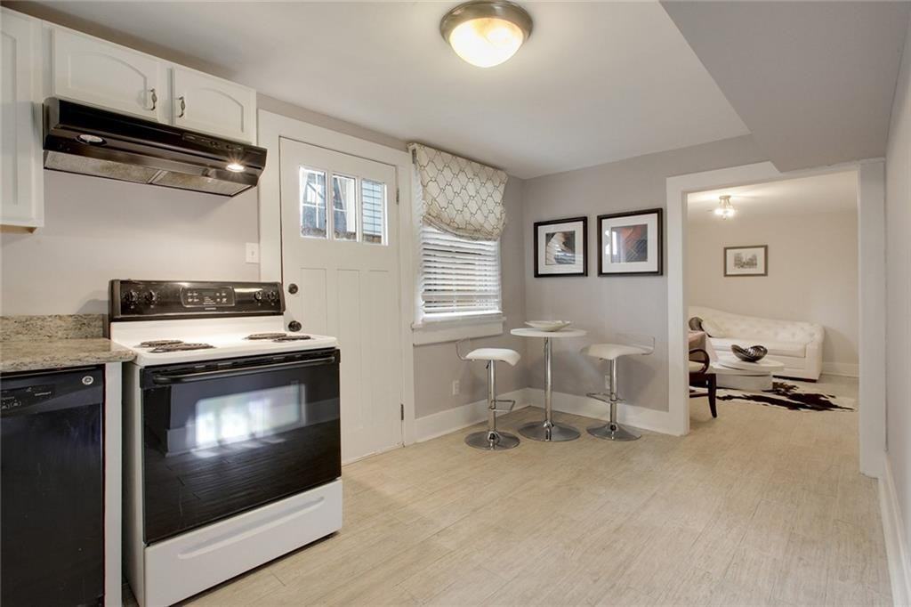 932 Jackson Ave ##4 - Photo 4 of 9