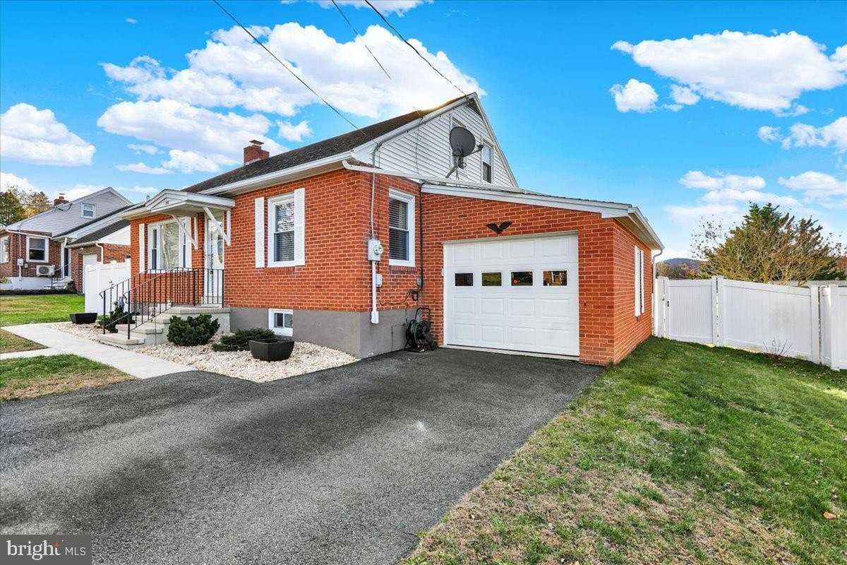 88 E College Ave - Photo 3 of 28