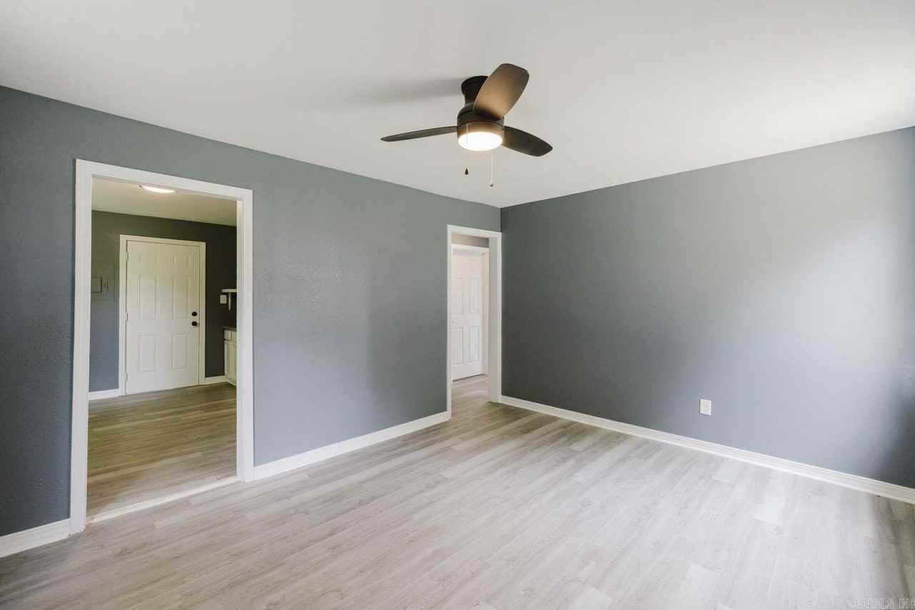 114 Wilson St - Photo 3 of 11
