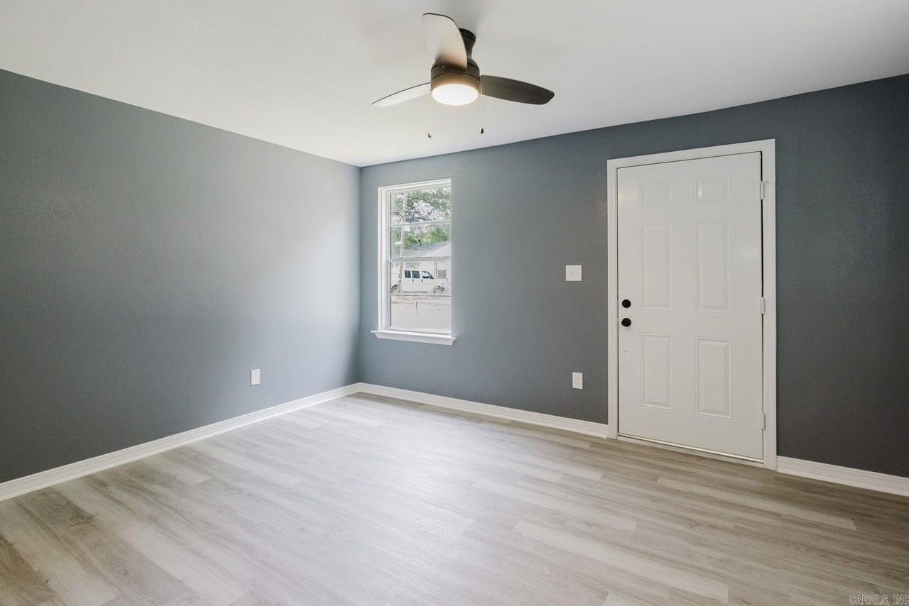 114 Wilson St - Photo 4 of 11