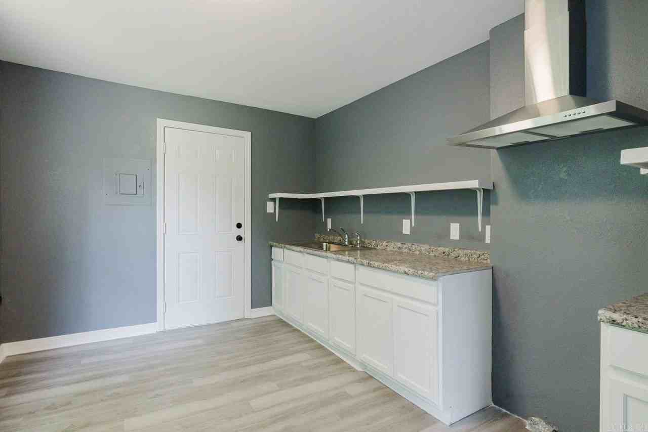 114 Wilson St - Photo 5 of 11