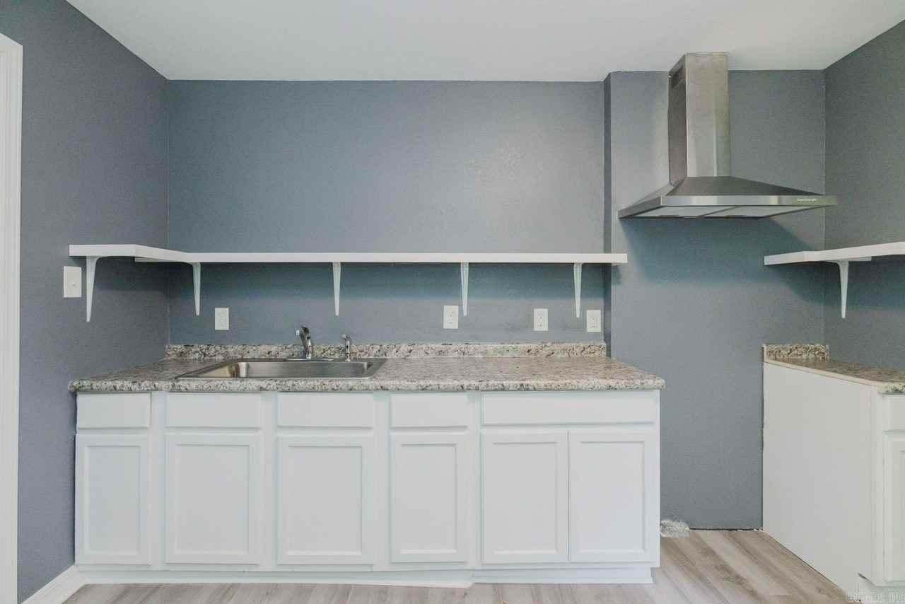 114 Wilson St - Photo 6 of 11