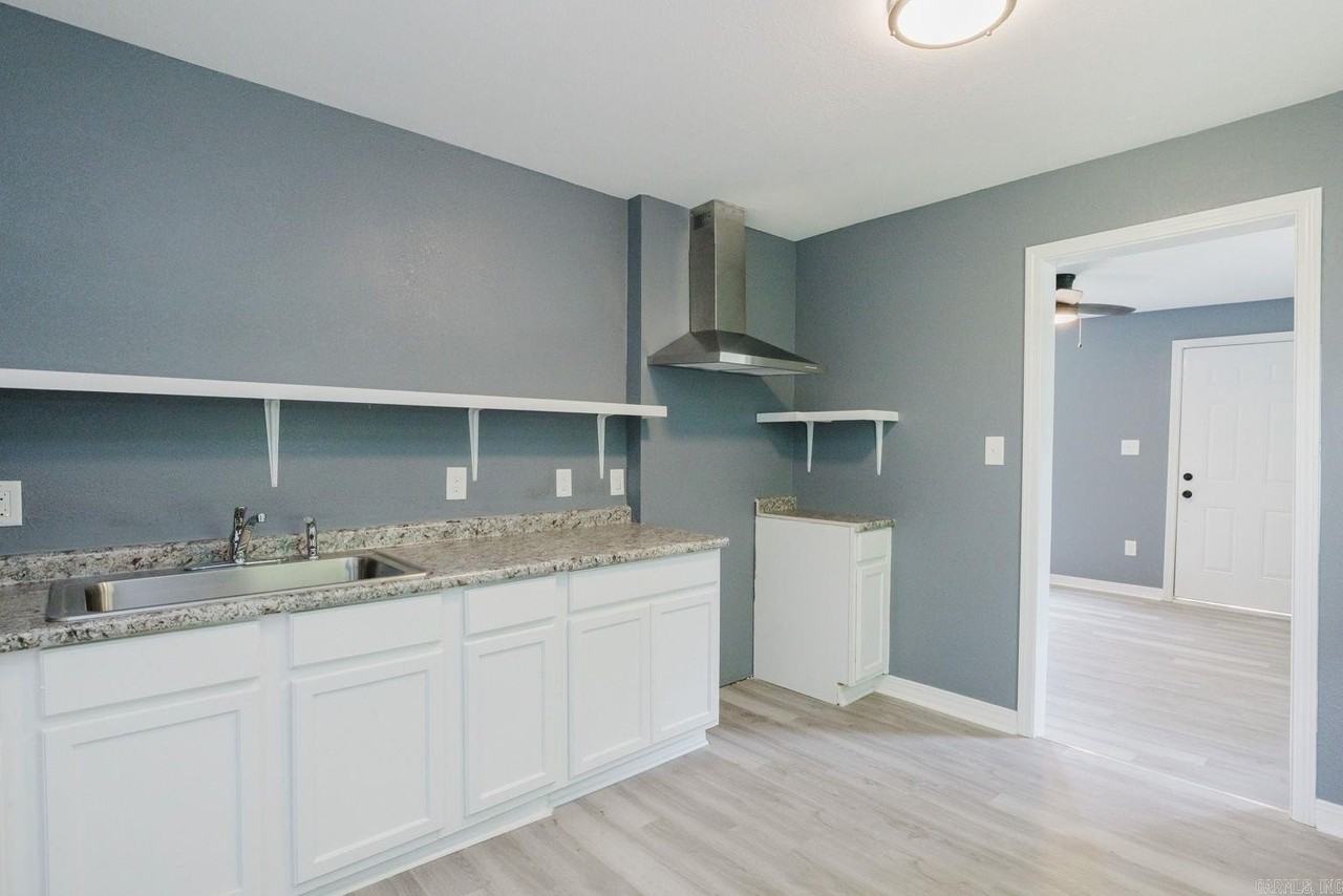 114 Wilson St - Photo 7 of 11
