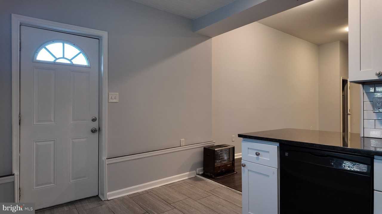 105 S Morton Ave - Photo 2 of 19