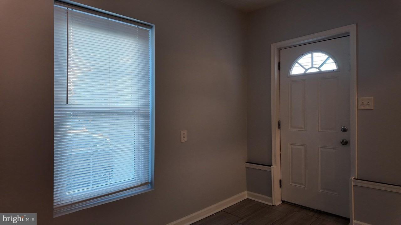 105 S Morton Ave - Photo 3 of 19