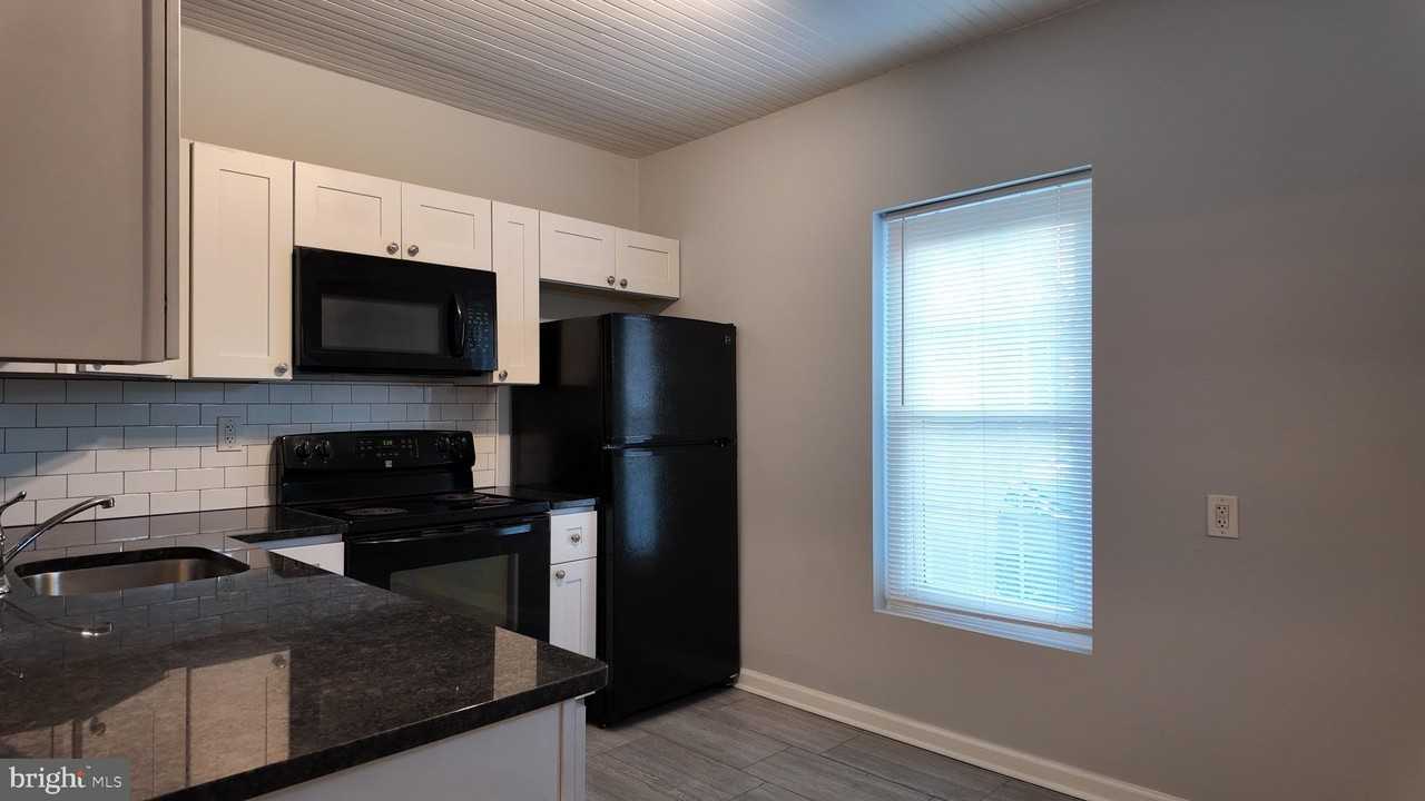 105 S Morton Ave - Photo 4 of 19