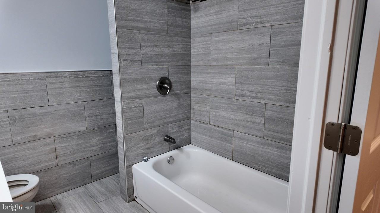 105 S Morton Ave - Photo 5 of 19