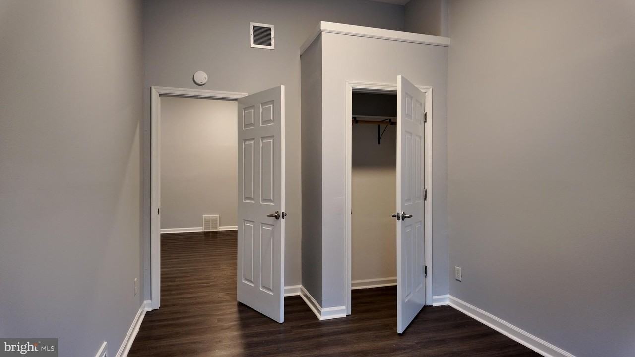 105 S Morton Ave - Photo 7 of 19