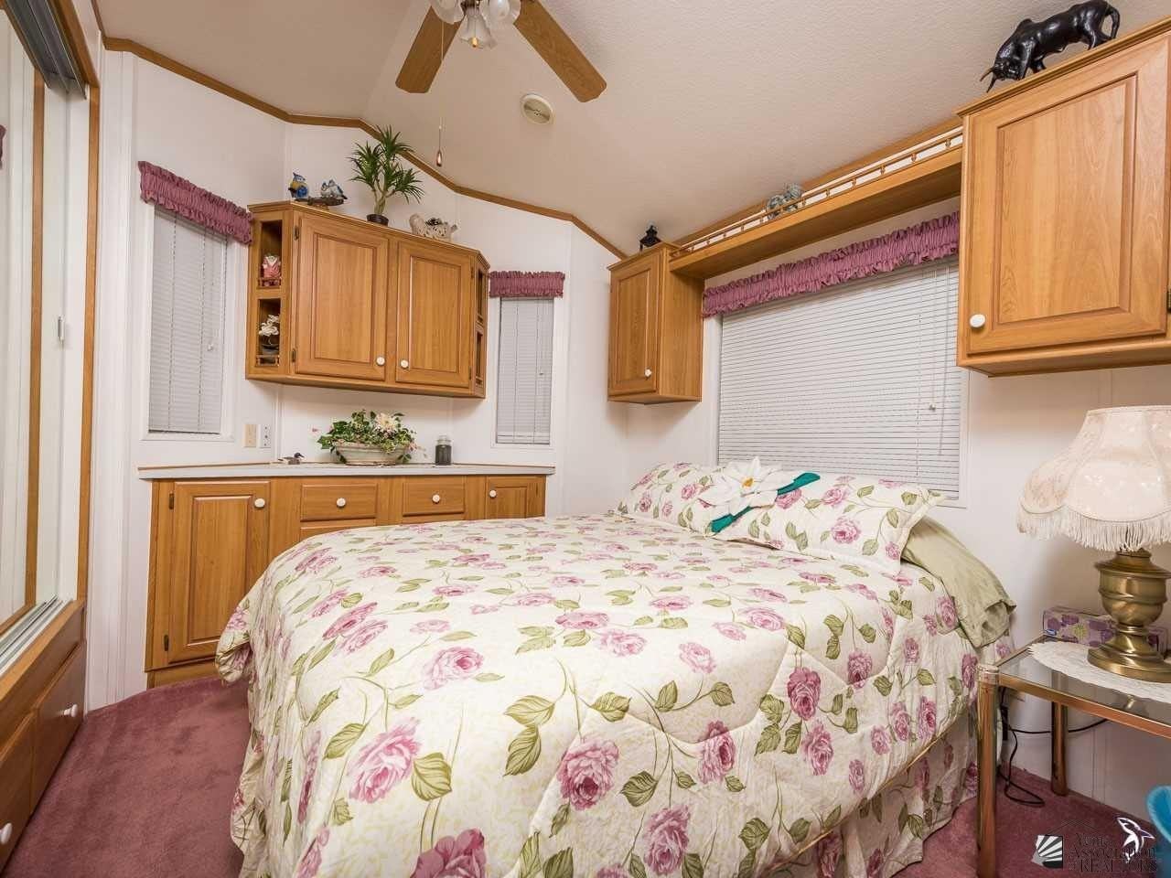 5707 E 32nd St - Photo 6 of 15