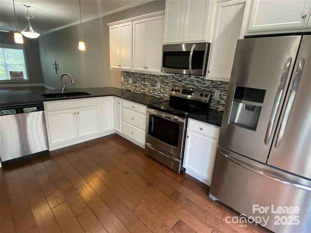 31 Myrtle St - Photo 3 of 13