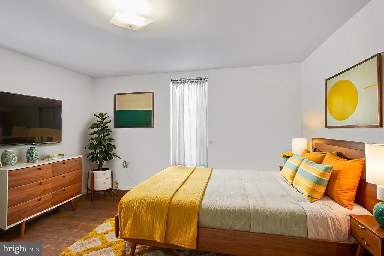 240 W Girard Ave Apt 3 #3 - Photo 2 of 20