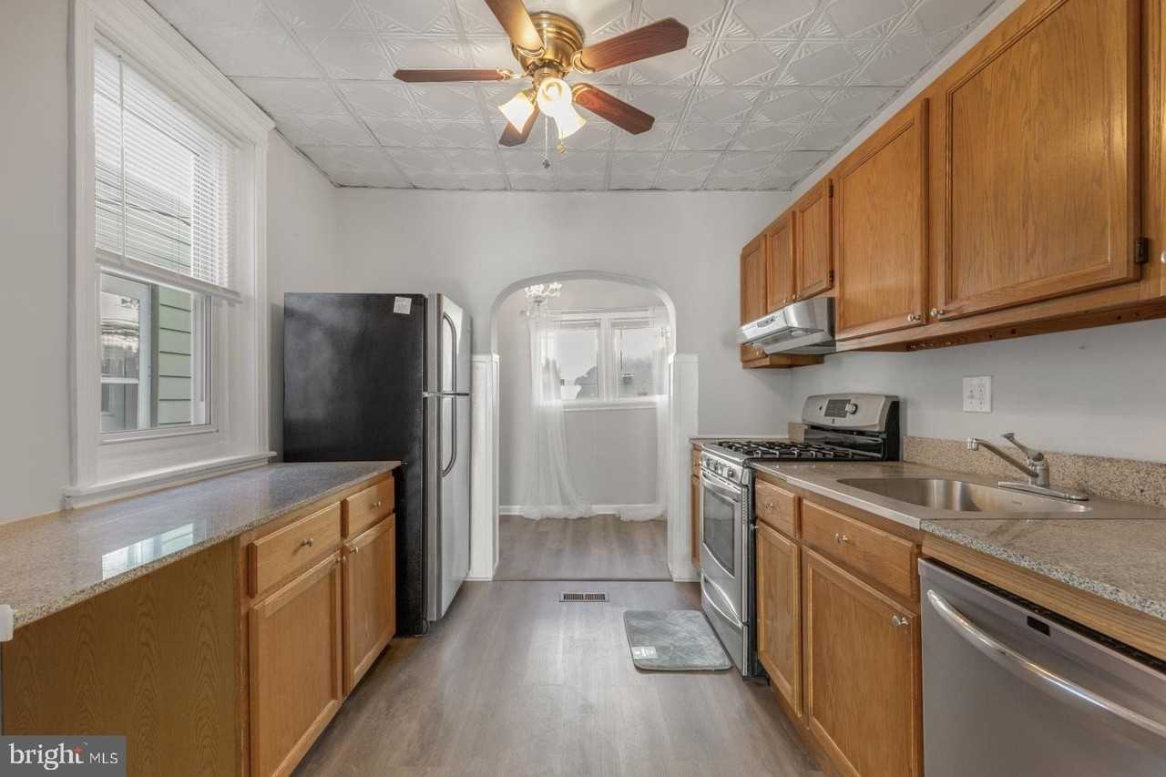 103 Daly St - Photo 3 of 23