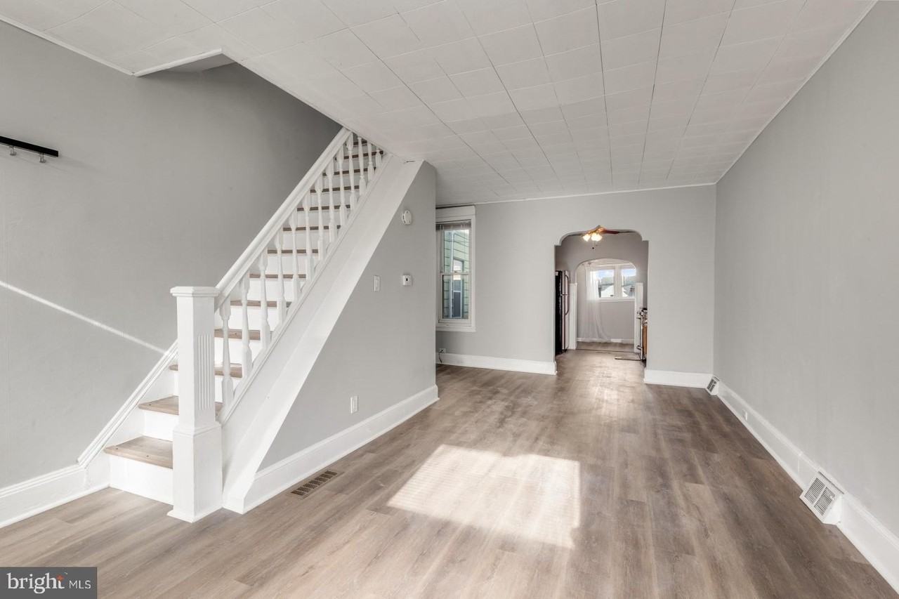 103 Daly St - Photo 5 of 23