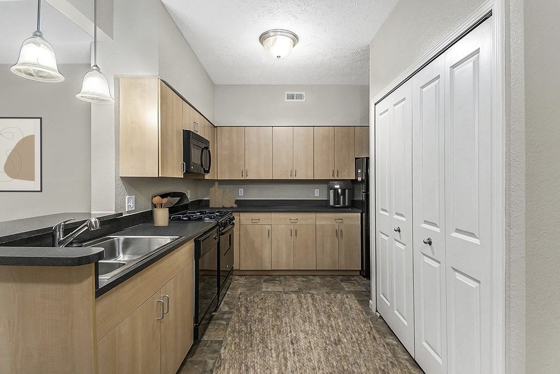 Lynbrook Apartments and Townhomes - Photo 6 of 50