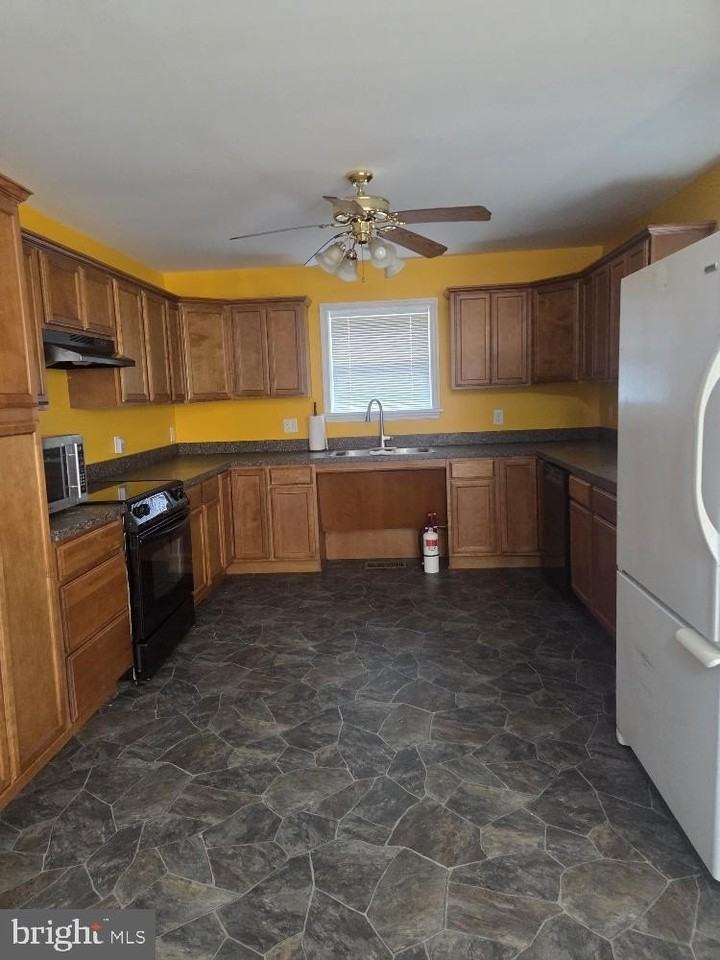 7189 Tumbleweed Pl - Photo 3 of 15