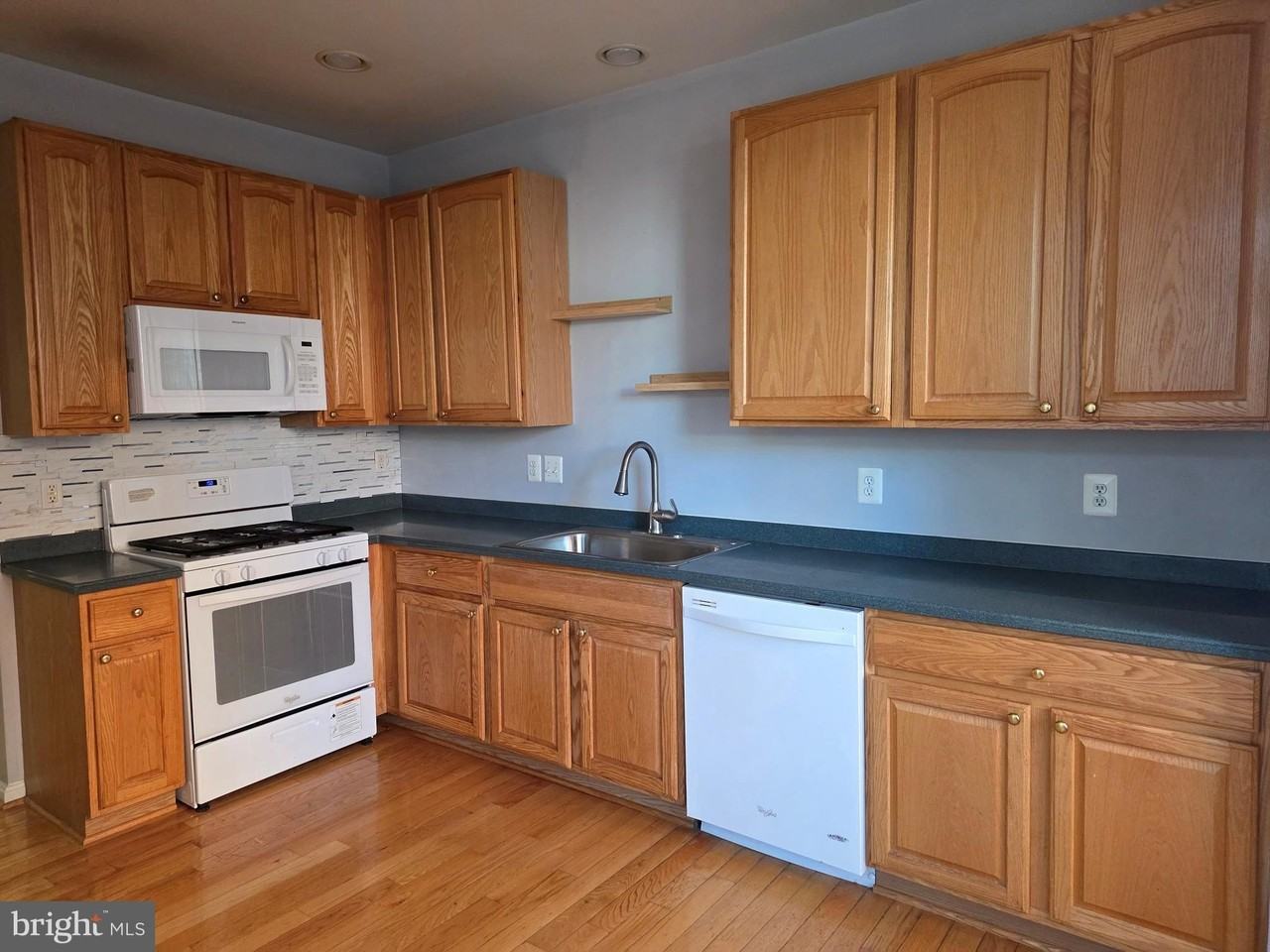 20387 Fallsway Ter - Photo 6 of 25