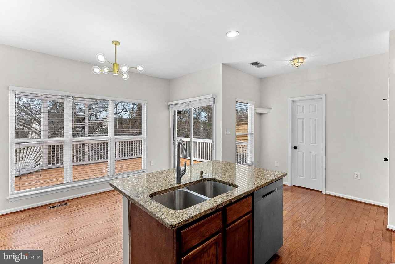 20905 Sandstone Sq - Photo 3 of 28