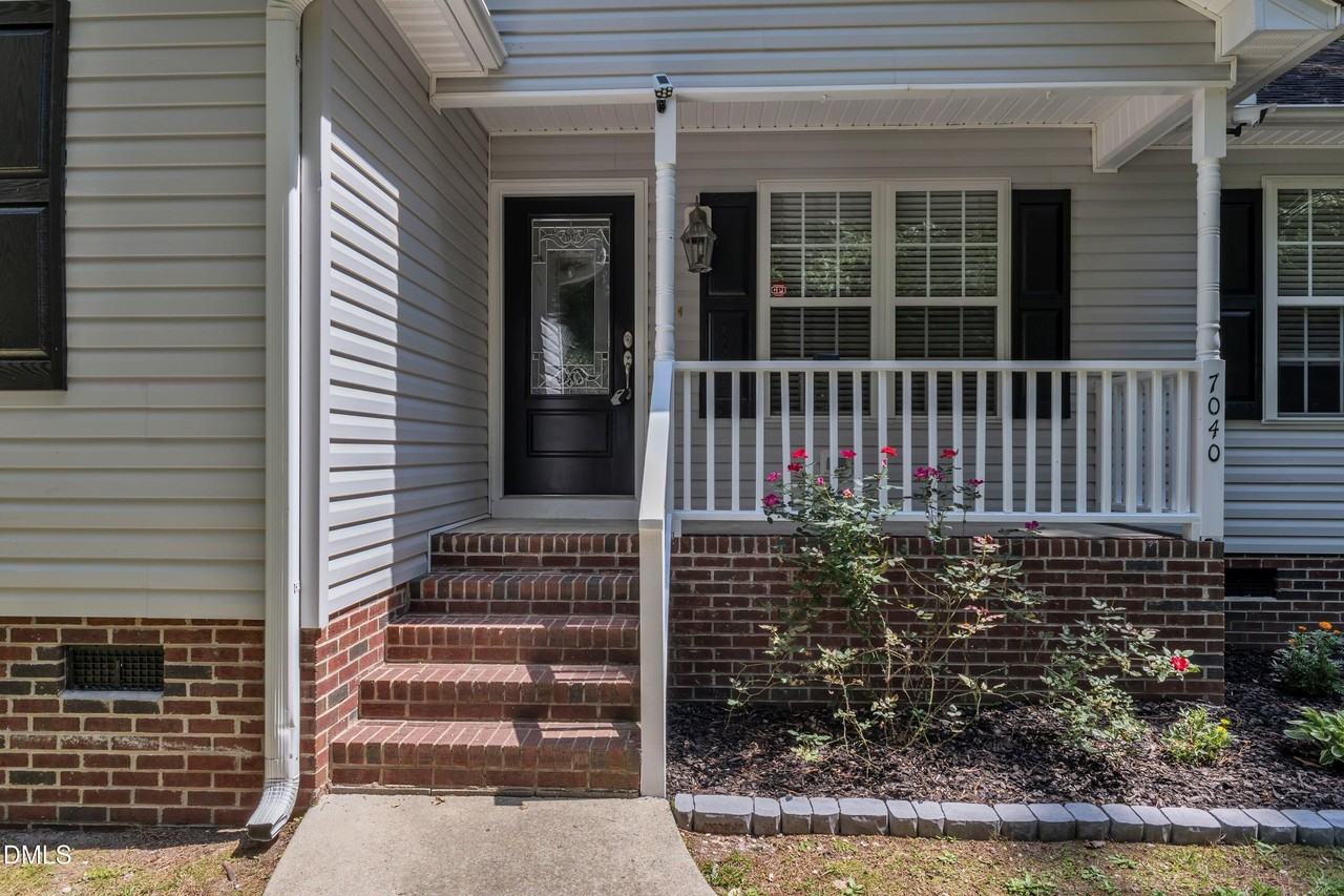 7040 Pine Rd - Photo 3 of 21