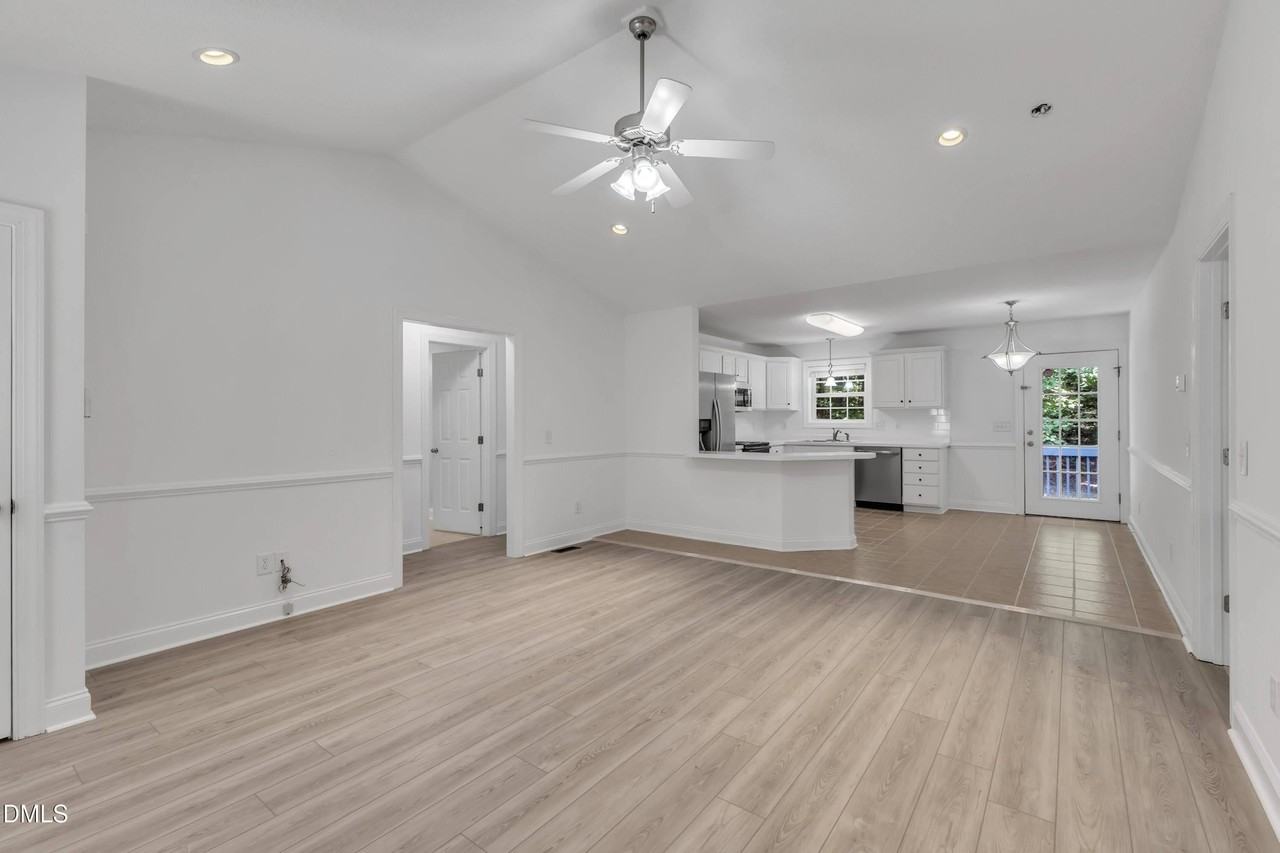 7040 Pine Rd - Photo 6 of 21