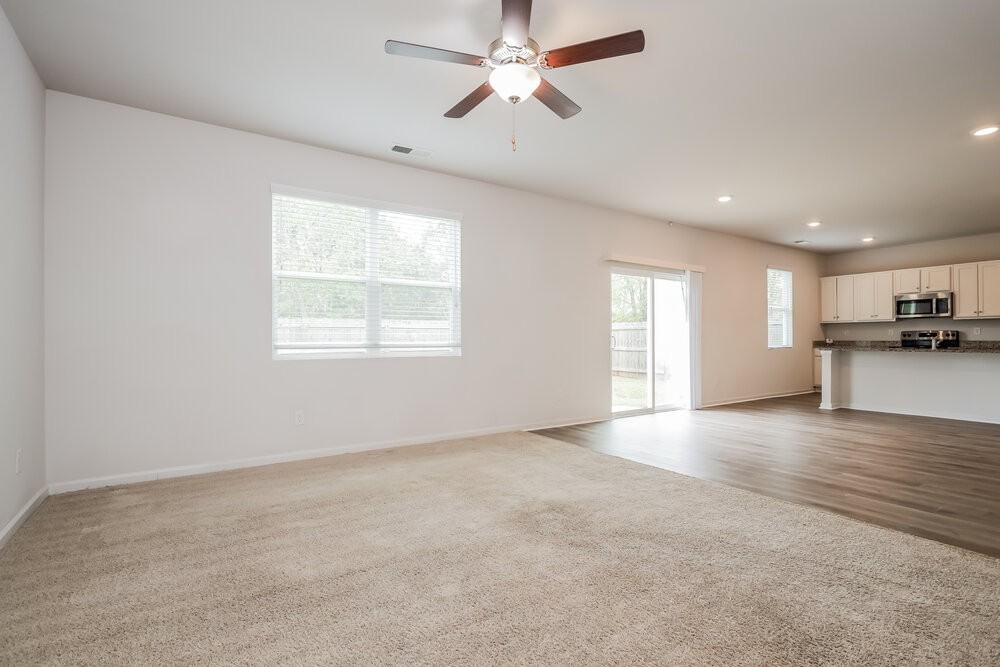 371 Hamilton Pointe Dr - Photo 5 of 17