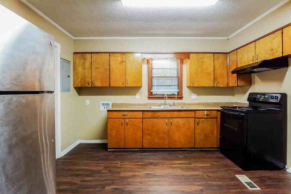 1221 27th Ave N - Photo 6 of 16