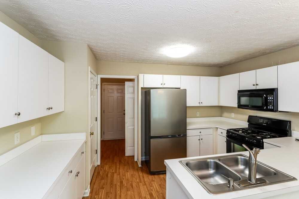 300 Kentshire Pl - Photo 7 of 17