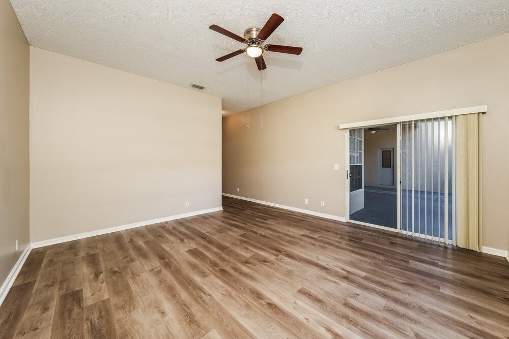 984 Lake Breeze Dr - Photo 6 of 16