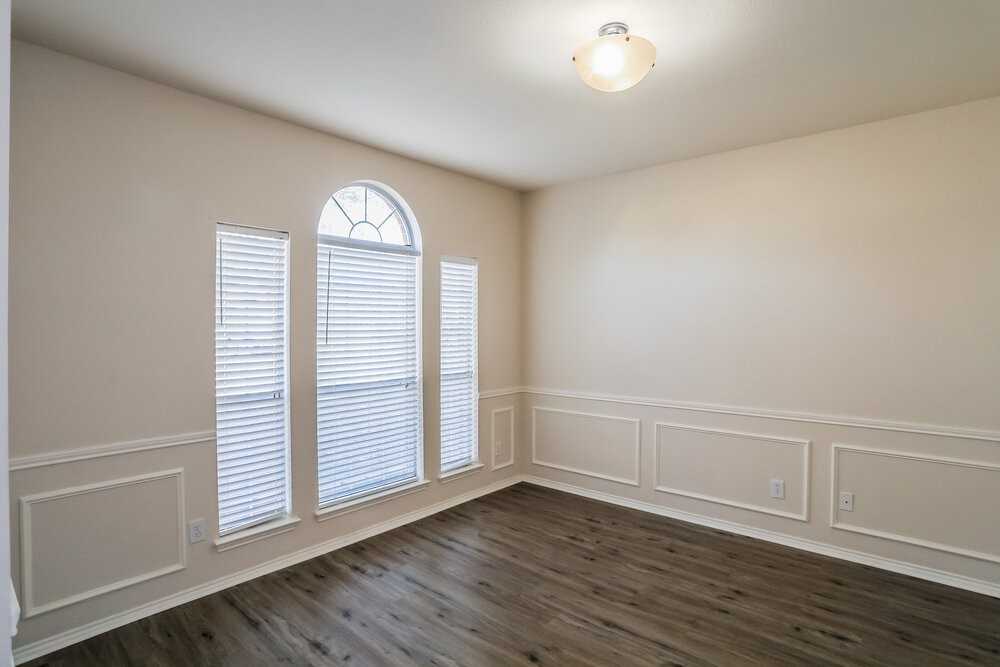 12249 Shadow Wood Trl - Photo 3 of 16