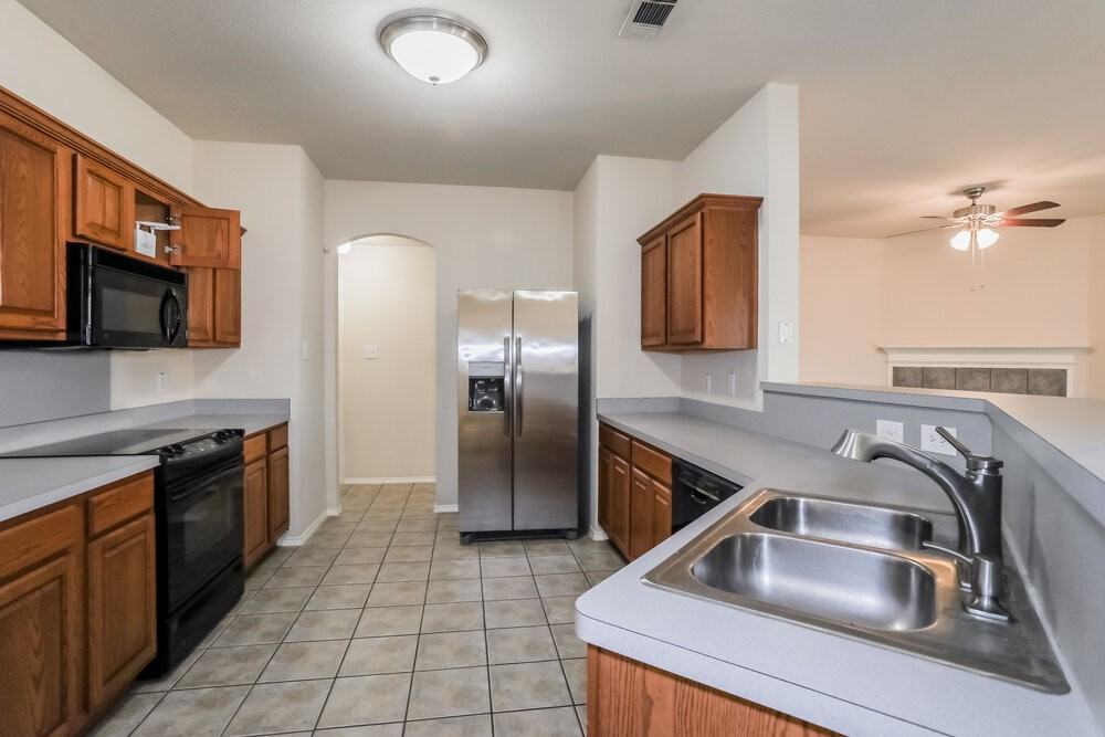 12249 Shadow Wood Trl - Photo 7 of 16