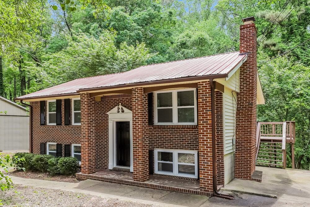 2870 Valley Brook Dr Sw - Photo 4 of 25