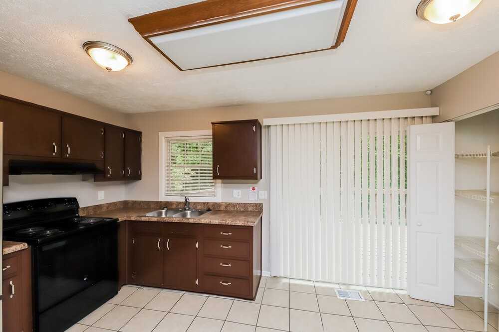 2870 Valley Brook Dr Sw - Photo 6 of 25