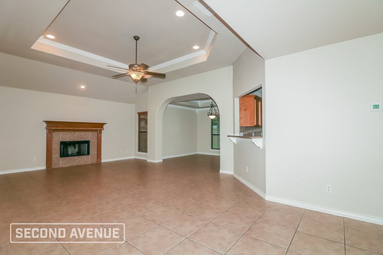 2526 Windrose Dr - Photo 2 of 26