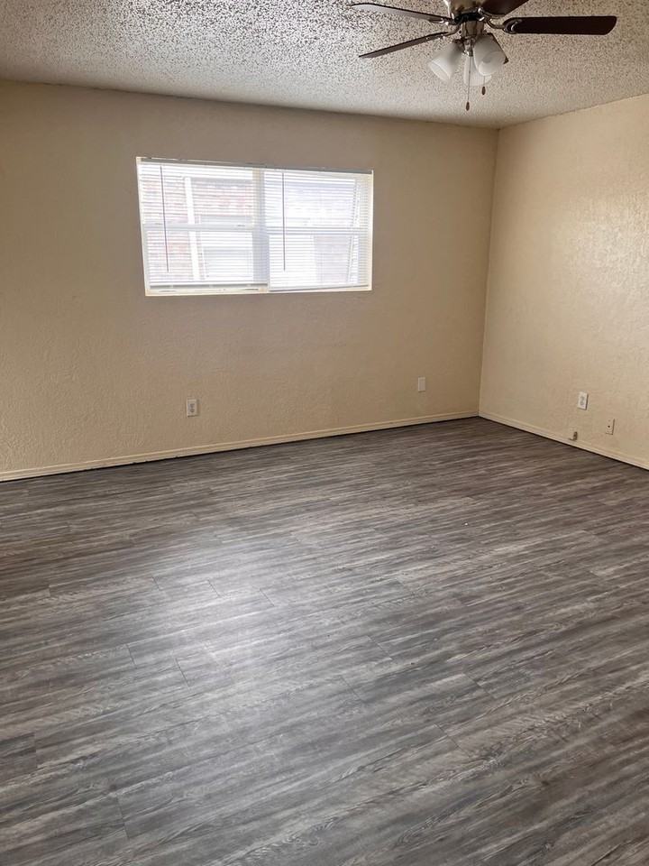 4741 NW Motif Manor Blvd - Photo 4 of 9