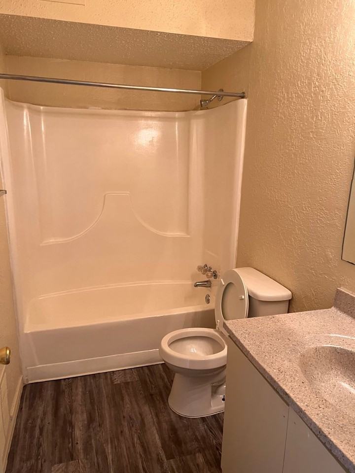 4741 NW Motif Manor Blvd - Photo 5 of 9