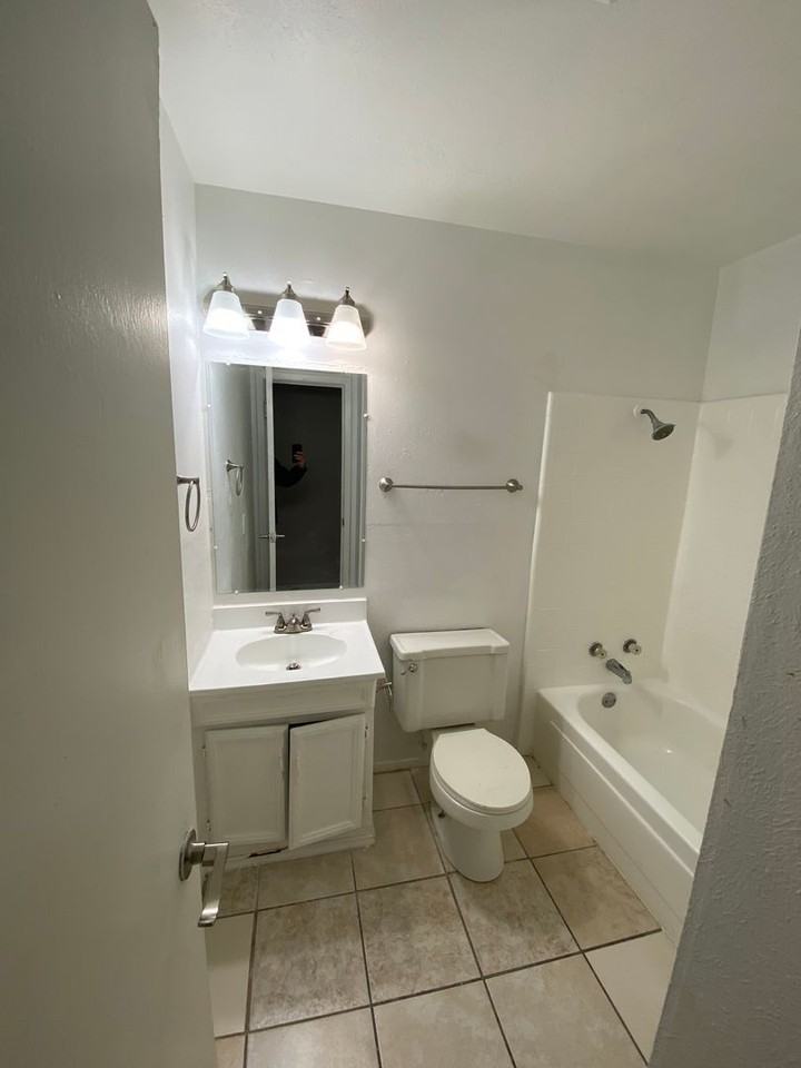 Palms Apartments - Photo 2 of 6