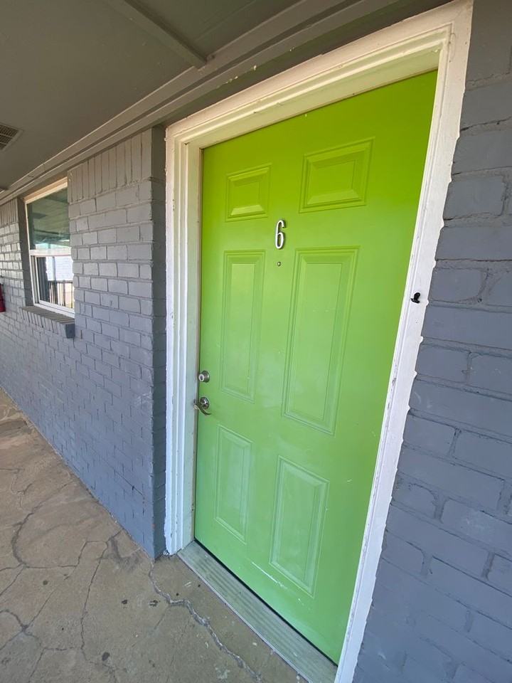 Palms Apartments - Photo 6 of 6