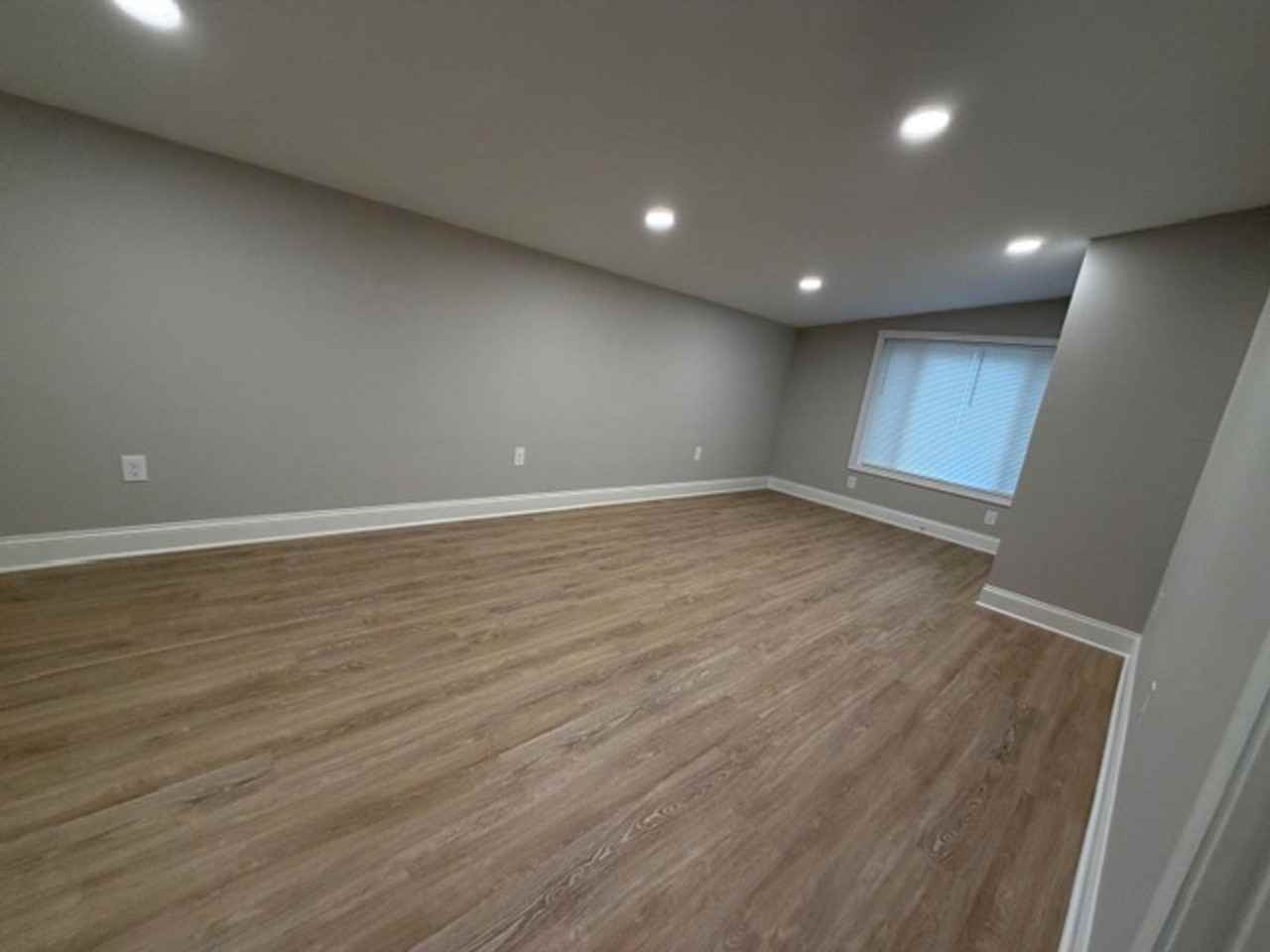 2042 Lenhart Rd - Photo 5 of 7