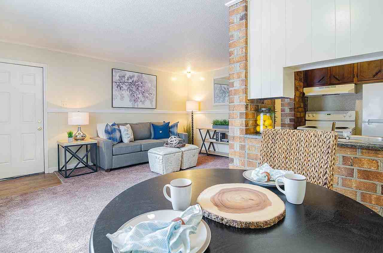 Willow Lake Apartments - Photo 3 of 16