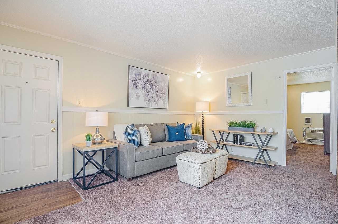 Willow Lake Apartments - Photo 4 of 16